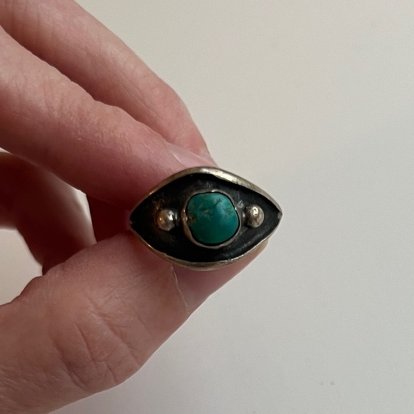 Vintage handmade Silver and Turquoise Ring - Picture 2 of 4